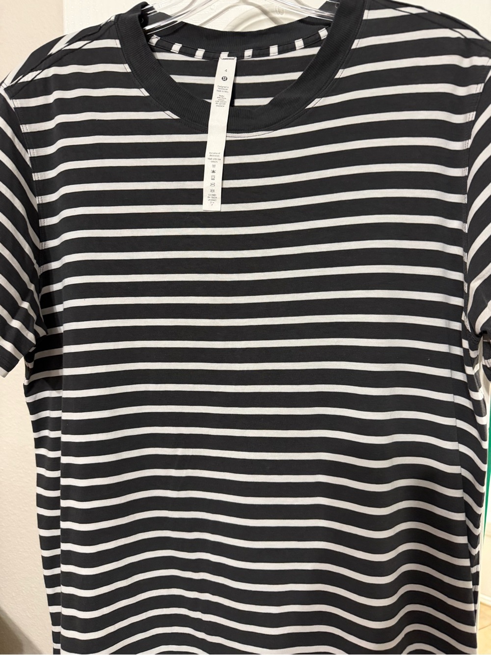 Lululemon women’s cotton relaxed for tee charcoal and white stripe size 4